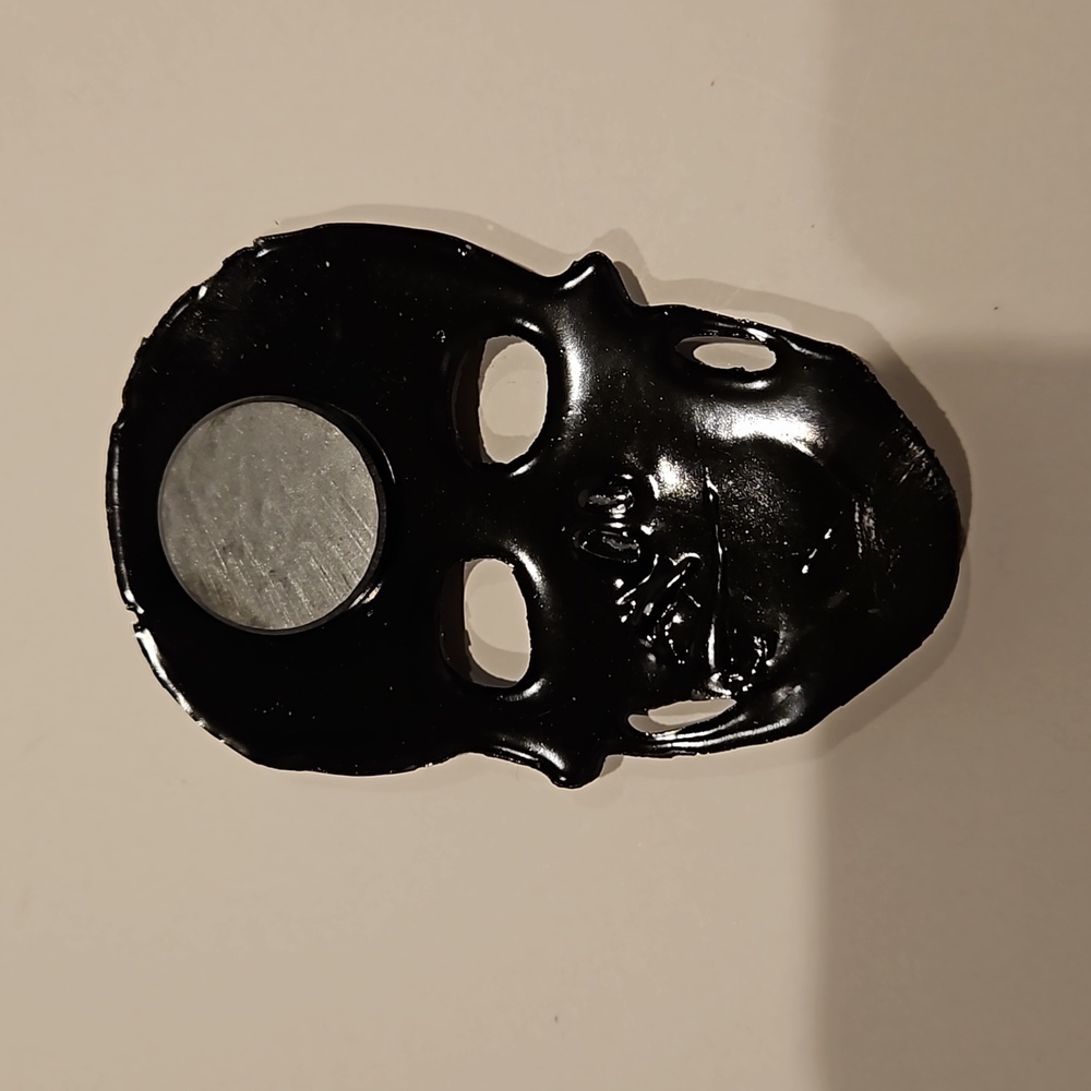 2 SKULL PIRATE MAGNETS - Picture 4 of 9